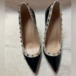 Chris-T Pumps, Black/Tan with Gold metal details 4 inches